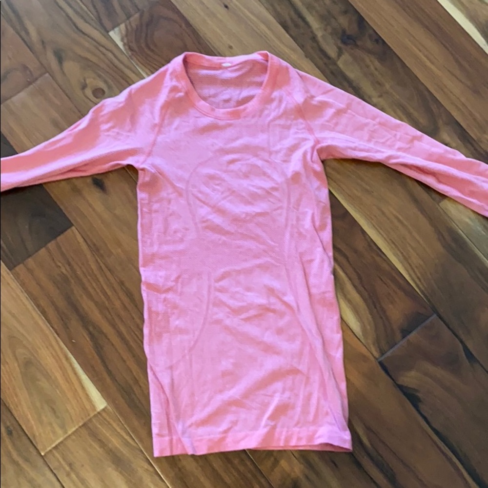 Lululemon swiftly pink top Size 2